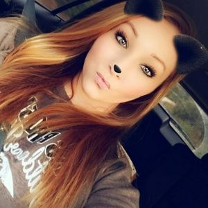 Meet your Posher, Courtney